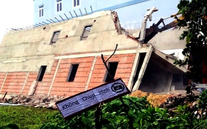 Nhà 2 tầng đang xây ở Sài Gòn đổ sập lúc rạng sáng