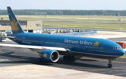 Chim lao vào động cơ, máy bay Boeing-777 của Vietnam Airlines hạ cánh khẩn cấp