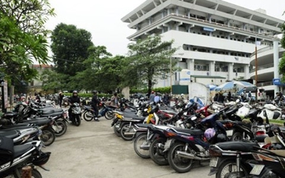 Người bệnh đến khám tại Bệnh viện Bạch Mai sẽ không còn chỗ gửi xe