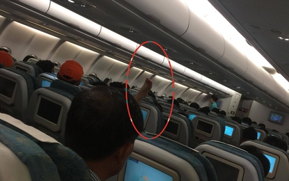 Bức xúc hình ảnh người đàn ông gác chân lên ghế trên chuyến bay VNA