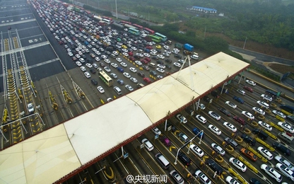 Cây cầu 20 làn ùn tắc kinh hoàng trong ngày Quốc khánh Trung Quốc
