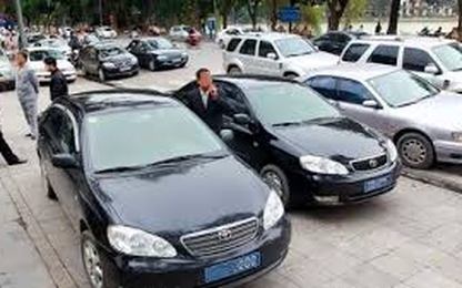 Thứ trưởng Bộ Tài chính đi taxi, tự lái xe đi làm từ ngày 3/10