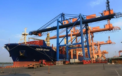 Tàu chở hơn 1.000 container của Hong Kong cập Cảng Hải Phòng