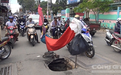 'Hố tử thần' sâu 2m gần cổng trường học