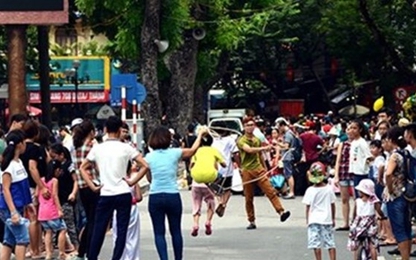 Hà Nội: Trung bình có hơn 20.000 người đến phố đi bộ mỗi ngày