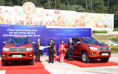 Toyota tặng ôtô Hilux làm xe tuần tra giao thông cho 3 tỉnh miền núi