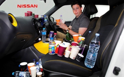 Tiêu chuẩn nghiêm ngặt về những chiếc khay đựng cốc trên xe Nissan