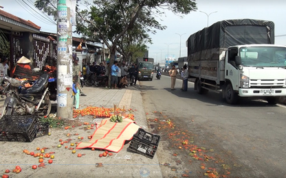 Người bán trái cây chết thảm vì va chạm với xe tải