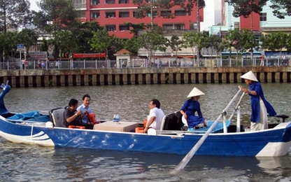 Rộ nạn ném đá thuyền du lịch kênh Nhiêu Lộc - Thị Nghè