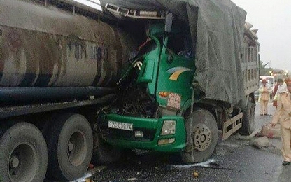 Thái Bình: Xe tải tông xe bồn, 2 người tử vong tại chỗ