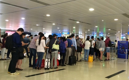 Khuyên hành khách đến sớm 3 tiếng, sân bay Tân Sơn Nhất bị phê bình