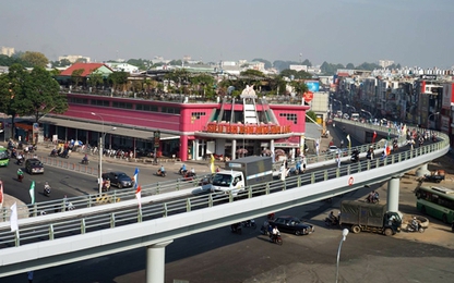 Thông xe cầu vượt ở 'điểm đen' ùn tắc của Sài Gòn
