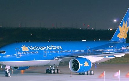 Máy bay Vietnam Airlines hạ cánh khẩn cấp cứu hành khách