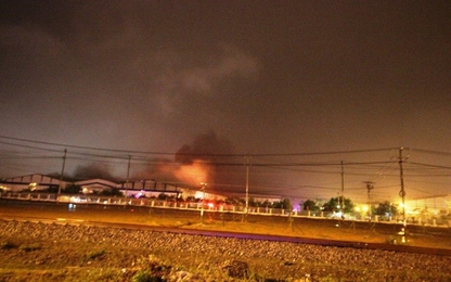 Nhà máy ô tô Trường Hải bốc cháy ngùn ngụt trong đêm