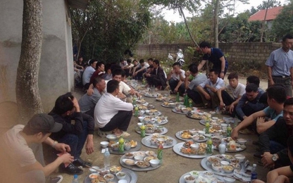 Cư dân mạng xôn xao với hình ảnh "con đường rượu thịt" ở Việt Nam