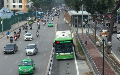 Xe buýt BRT đón hơn 100.000 lượt khách trong tuần đầu thu phí