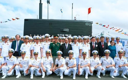 Thủ tướng Nguyễn Xuân Phúc dự Lễ Thượng cờ hai tàu ngầm hải quân VN