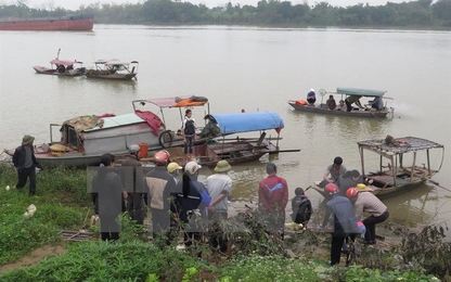 Tàu hàng đâm thuyền đánh cá khiến một người tử vong tại Nam Định