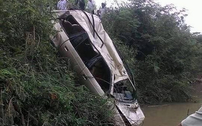 Phát hiện thi thể người đàn ông cùng ôtô 7 chỗ dưới sông La Ngà