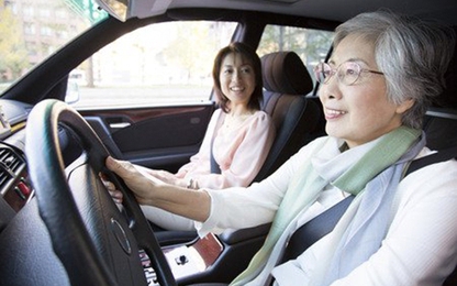 Nhật Bản giảm giá dịch vụ tang lễ cho người già ngừng lái xe