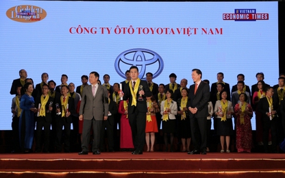 Toyota Việt Nam 16 năm liên tiếp nhận giải thưởng Rồng vàng