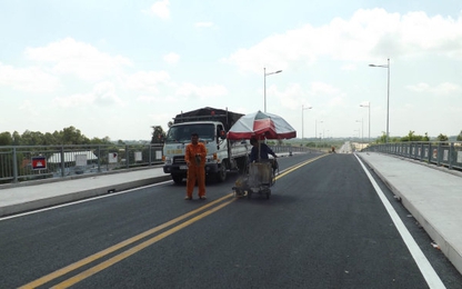 Cầu Long Bình nối VN - Campuchia thông xe ngày 24-4