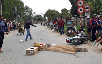Quảng Ninh: Va chạm với xe làm đường, mẹ chết thảm, con bé nguy kịch