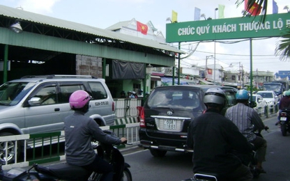 Bến phà, bến xe Sài Gòn đông khách kỷ lục