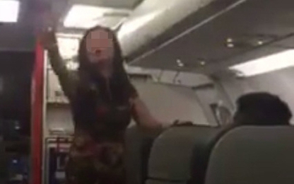 Cấm bay 12 tháng nữ khách chửi thề, gây sự trên máy bay