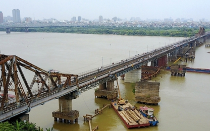 Cầu Long Biên được trải thảm công nghệ mới