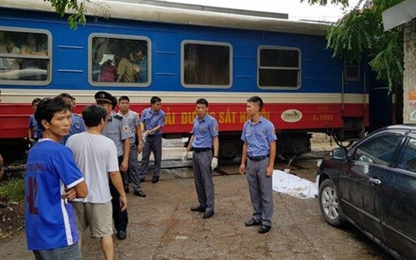 Hà Nội: Băng qua đường sắt, một phụ nữ bị tàu đâm tử vong