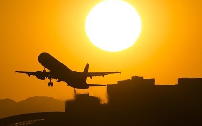Hàng chục chuyến bay bị hủy vì nắng nóng khủng khiếp