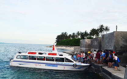 Quảng Ngãi đình chỉ 10 canô chở khách qua đảo Bé, Lý Sơn