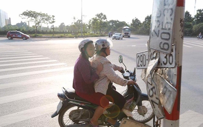 Nghề kiếm tiền mới sau mùa ngập ở Hà Nội: Chuộc lại biển kiểm soát