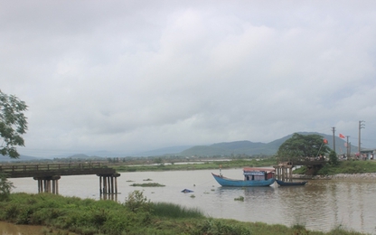 Thanh Hóa: Tàu đâm sập cầu Sông Hoàng hoạt động chui
