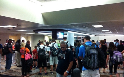 Hàng trăm túi hành lý ở sân bay "bốc mùi" vì sự cố hy hữu