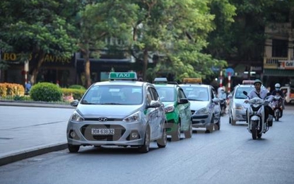 Xe taxi bị cấm hoạt động trên hàng loạt tuyến phố Hà Nội