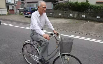 Cựu Thủ tướng Nhật ngày ngày đạp xe đi chợ cho vợ