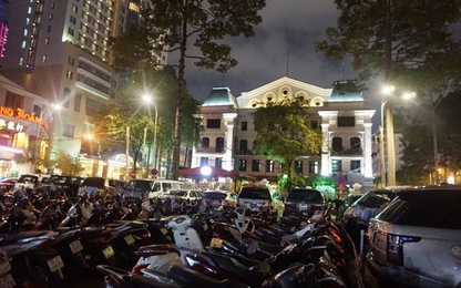 'Bãi xe khủng' giữa Sài Gòn bị ngừng hoạt động