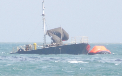 Tàu chở 3.000 tấn tôn chìm ở biển Ninh Thuận