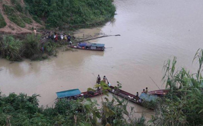 Ô tô rơi xuống hồ thủy điện Sơn La, 2 người tử vong