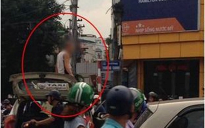 Hà Nội: Tài xế leo lên nóc xe ăn vạ, “khoe” bị phơi nhiễm HIV