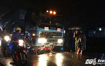 Chạy xe máy trong mưa lớn, nam thanh niên bị xe tải tông chết