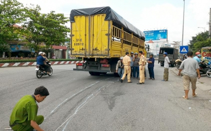 Ôtô tải va chạm với môtô trên đường Hồ Chí Minh, 2 người tử vong
