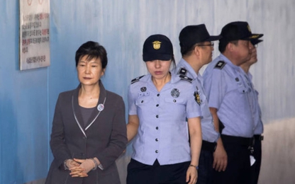 Park Geun Hye trải qua 6 tháng bị giam 'cực khổ và khủng khiếp'