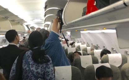 Nam hành khách bị cấm bay vì chửi bới trên máy bay