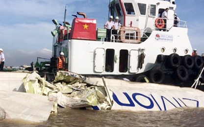Hai tàu hàng đâm nhau trên sông Đồng Nai, ngư dân hôi của