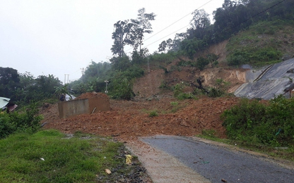Quảng Nam liên tiếp bị sạt lở núi nghiêm trọng, 8 người bị vùi lấp