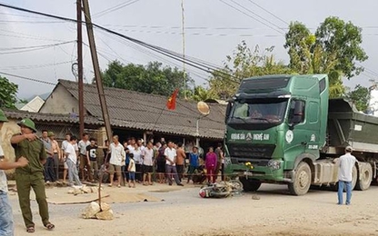 Xe tải "nuốt chửng" xe máy trên quốc lộ, một người chết thảm