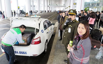 Nội Bài quy định niên hạn 6 năm cho taxi sân bay, DN phản ứng